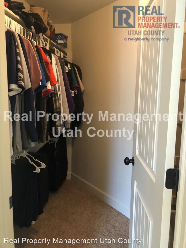 Building Photo - 3 br, 2.5 bath House - 288 E. Cascade Ct.