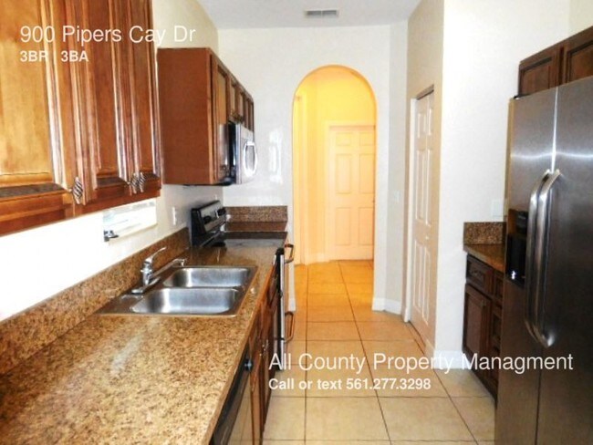 Building Photo - 900 Pipers Cay Dr
