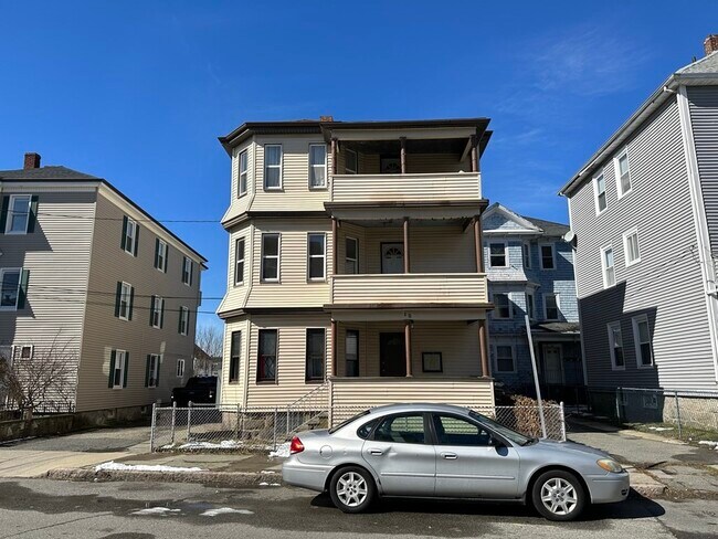 Foto del edificio - 12 Wiley St