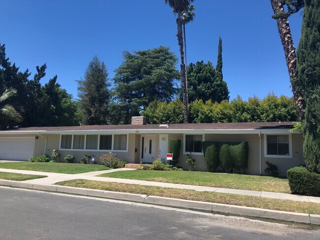 Building Photo - 4541 Collett Ave