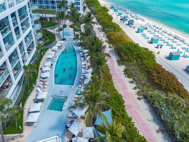 Foto del edificio - 6799 Collins Ave