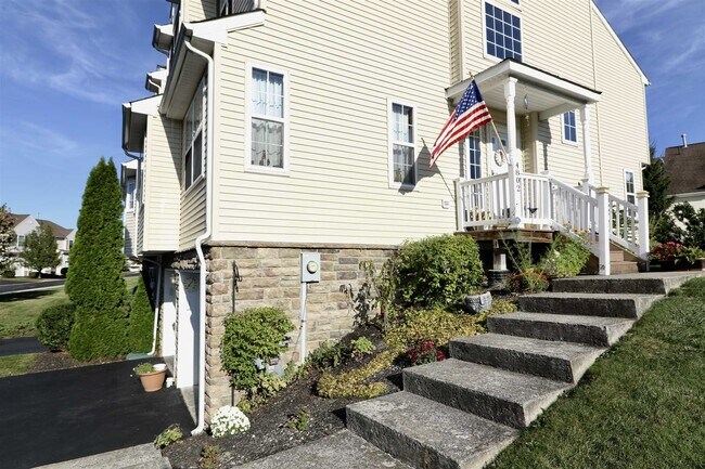 Building Photo - 4802 Ridgecrest Dr