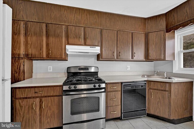 Foto del edificio - 1357 E Northern Pkwy