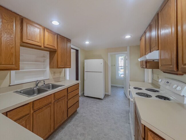 Foto del edificio - Spacious Renovated Colonial on The Lebanon Green