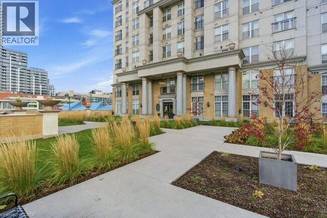 Building Photo - 135 James St S