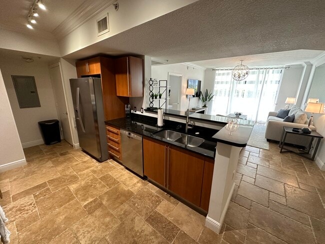 Building Photo - 1551 N Flagler Dr