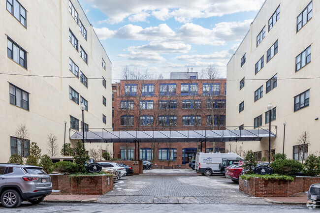 Alternar - Dockside Place Condominiums