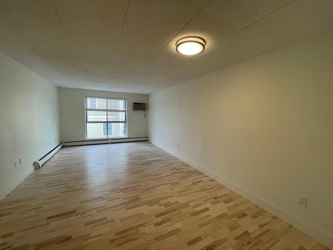 Building Photo - 14 Trowbridge St