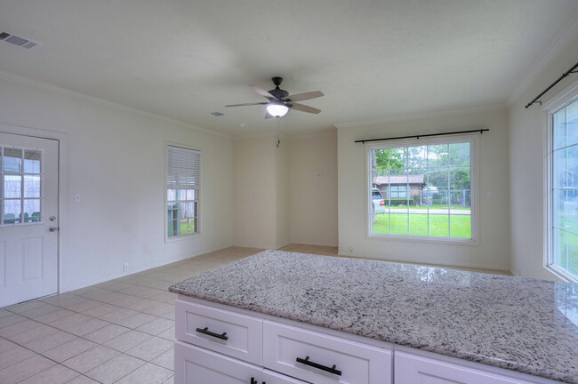 Kitchen - 9574 Darkwood St