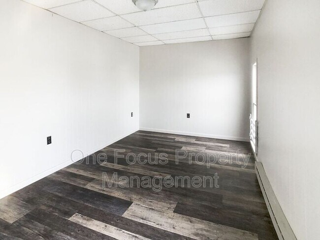 Building Photo - 372 Broad St