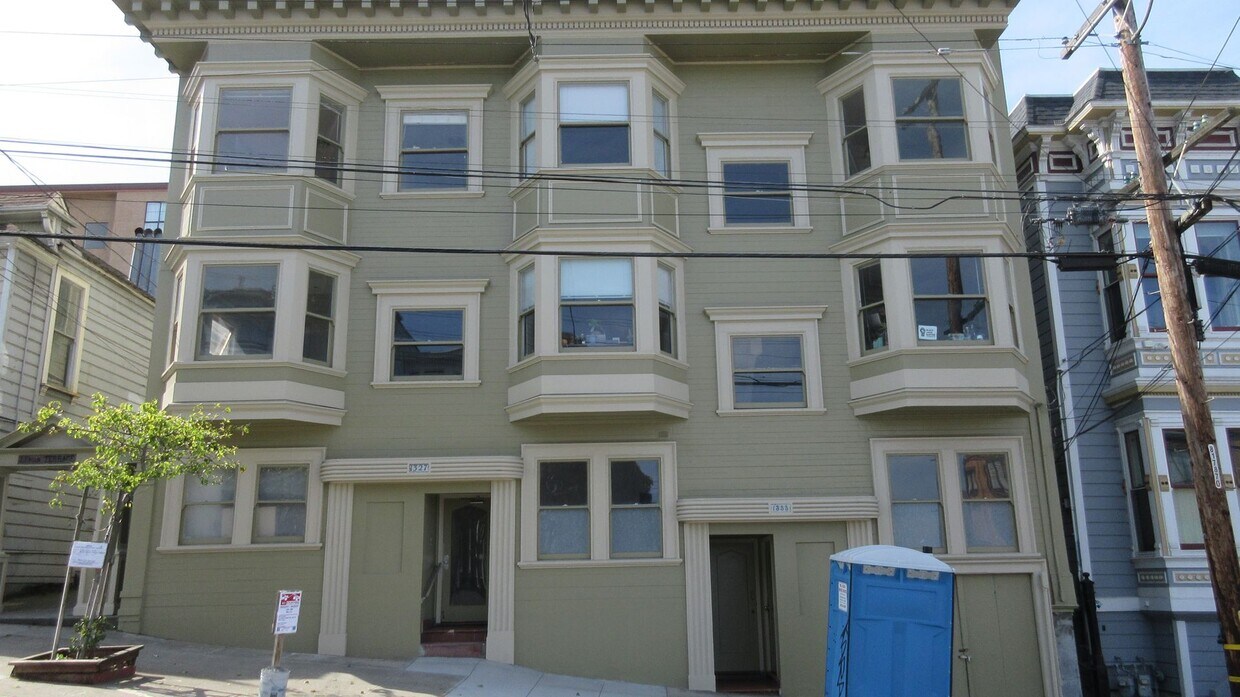 Primary Photo - Remodeled Designer 1 Bedroom*Hardwood*Stai...
