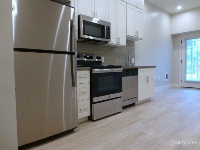Building Photo - 80 Terra Vista Ave
