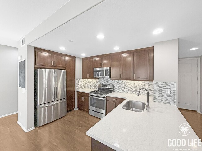 Building Photo - Beautiful 2BD/2.5 BA W/ A/C, Private Balcony, and Detached Garage in Kearny Mesa!