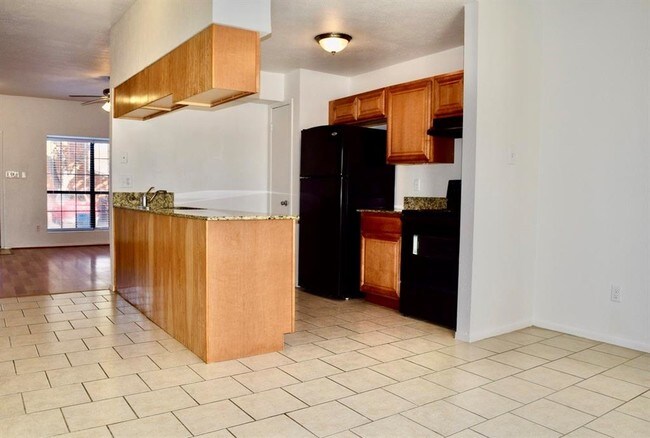 Building Photo - 208 Samuel Blvd