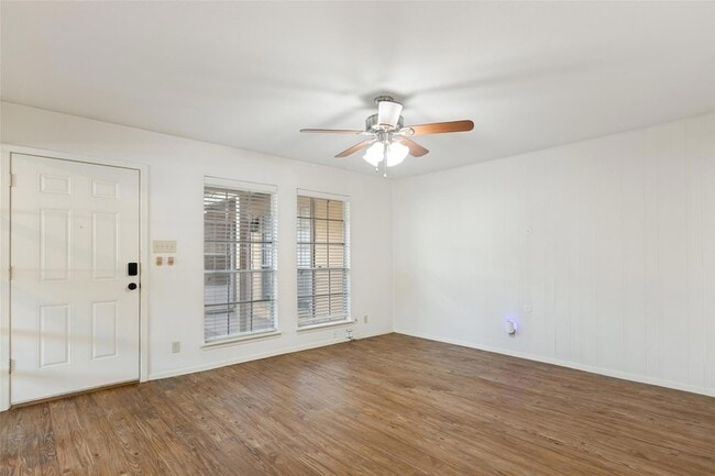 Building Photo - 1212 Hollow Creek Dr