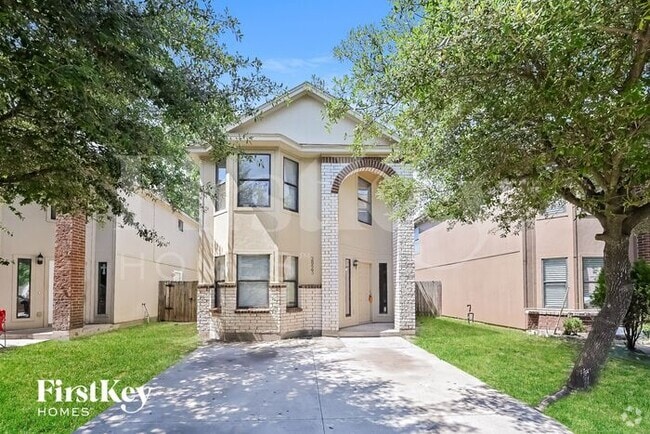 Building Photo - 2923 La Estancia Ln