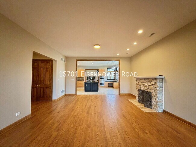 Foto del edificio - 1S701 Eisenhower Rd