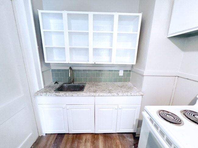 Building Photo - 25 Rosalind St