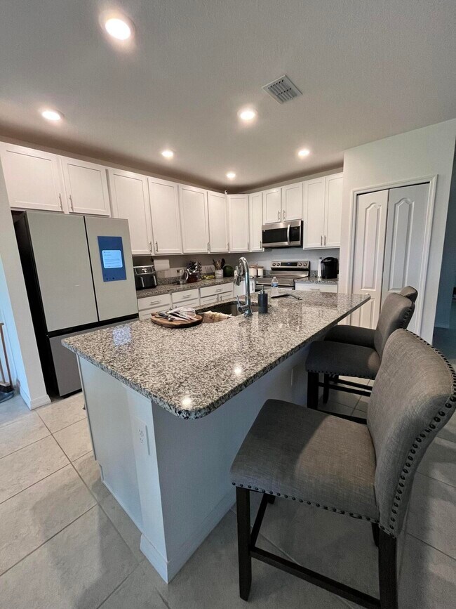 Building Photo - 1425 SW Vicuna Ln