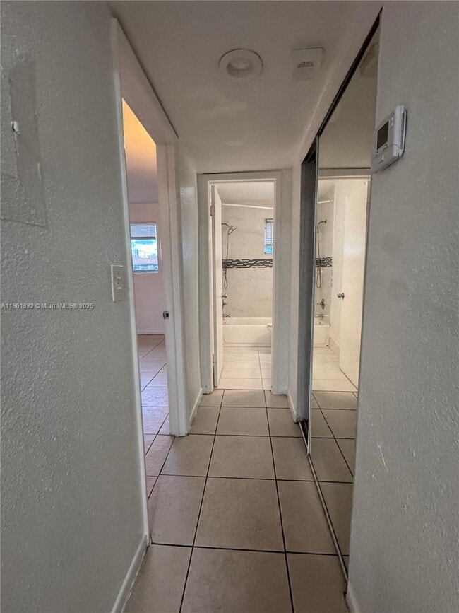 Foto del edificio - 2331 Adams St