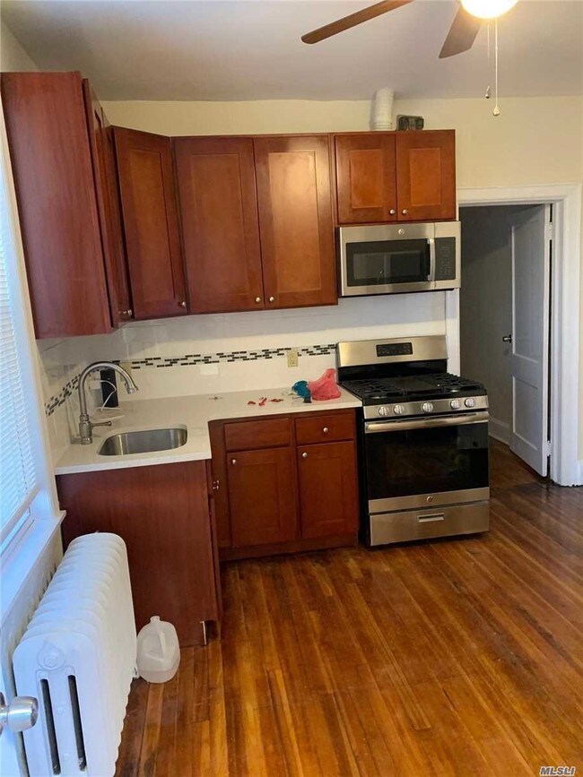 Foto del edificio - 163 Webster Ave