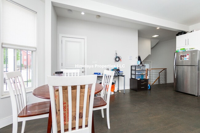 Building Photo - 78 Forest St