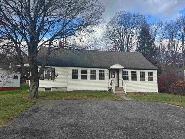 Building Photo - 10 Meadow St