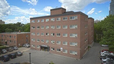 Building Photo - 279 River Ave