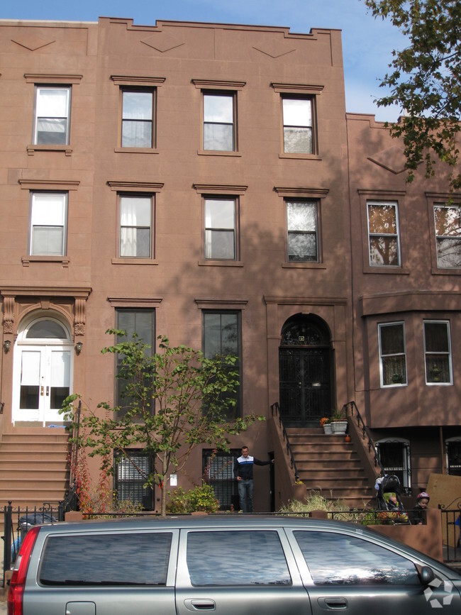 Building Photo - 25 3rd Pl