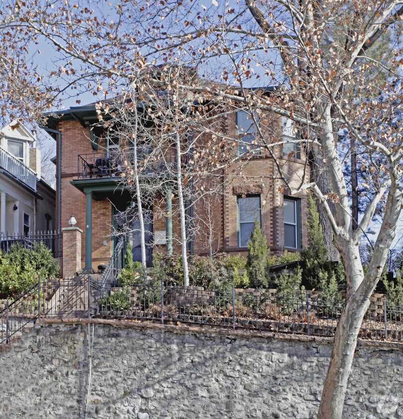 Building Photo - 208 N State St
