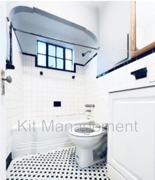 Foto del edificio - 4649 Burnham Ave