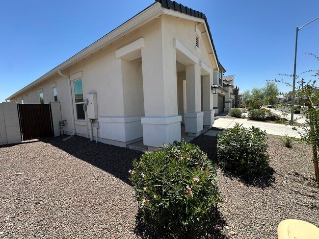 Foto del edificio - 10319 W Harmony Ln