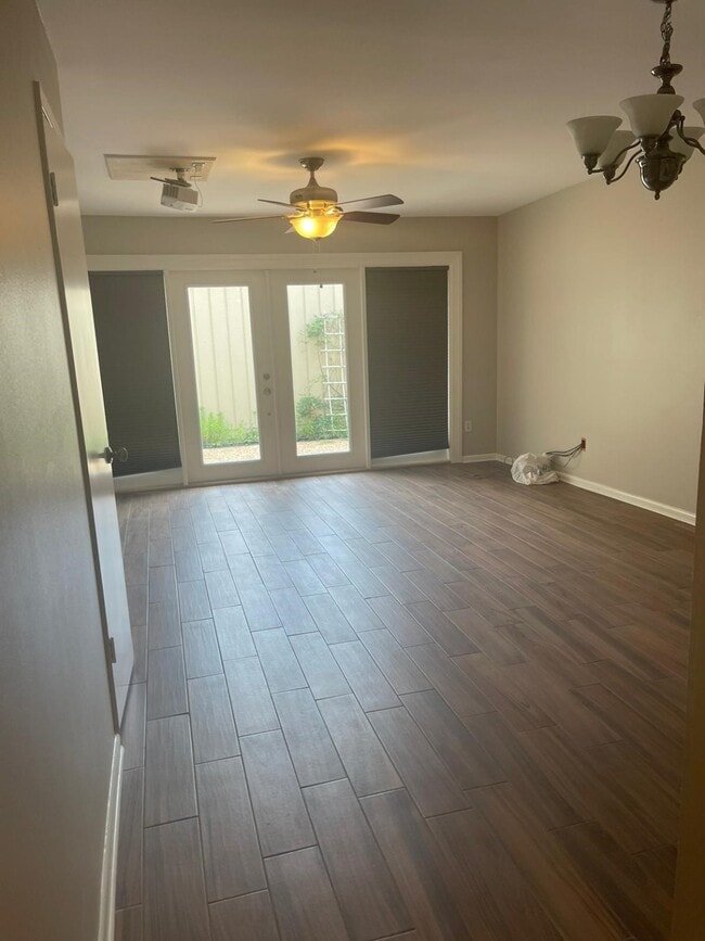 Building Photo - 5803 Doliver Dr