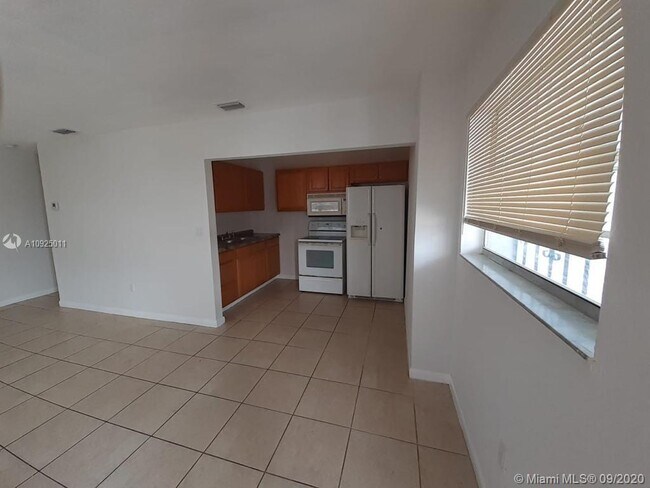 Foto del edificio - 432 NW 32nd Pl