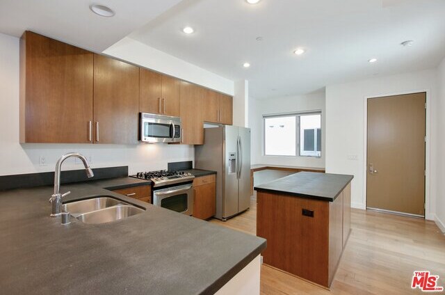 Foto del edificio - 6001 Carlton Way