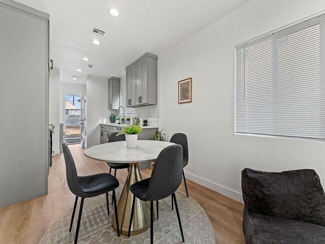 Foto del edificio - Showing Times: TBD