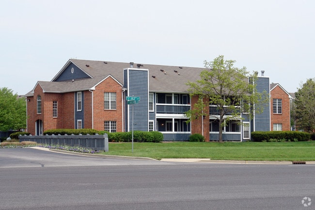 Building - Lakeshore Apartments