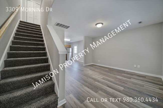 Building Photo - 3309 Morning Dr