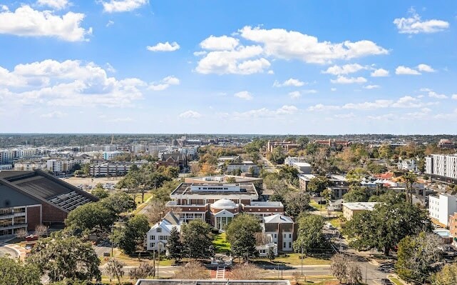 Foto del edificio - 300 S Duval St