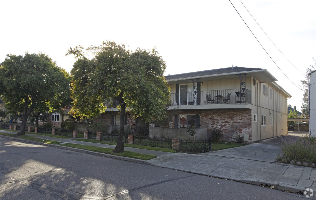 Primary Photo - 1437 Morton St