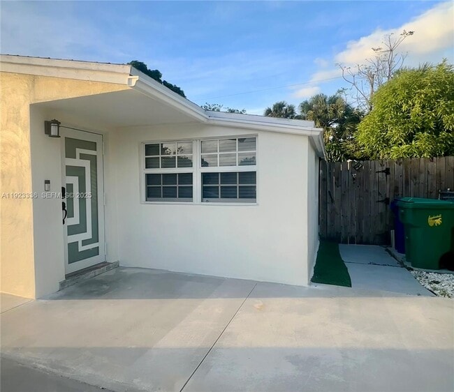 Building Photo - 3251 NW 18th Ct