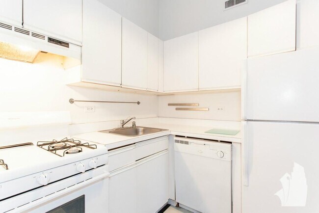 Foto del edificio - 2057 W Dickens Ave
