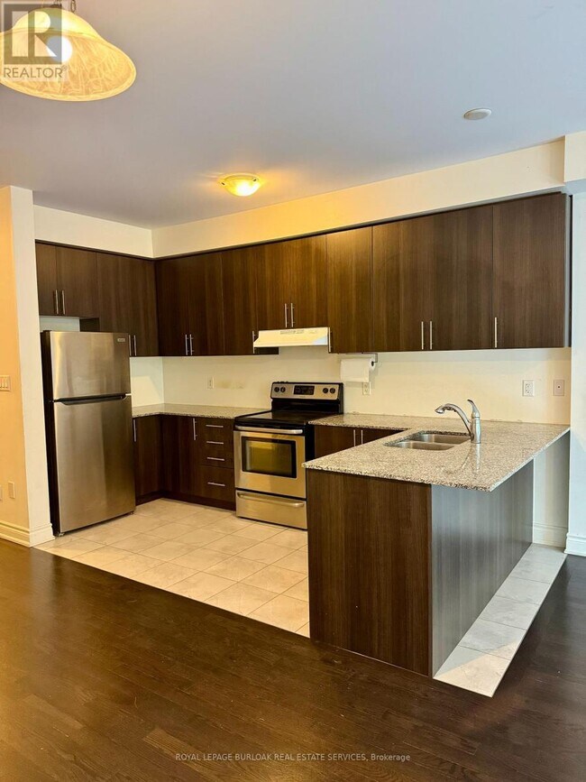 Building Photo - 80 Lady Evelyn Cres