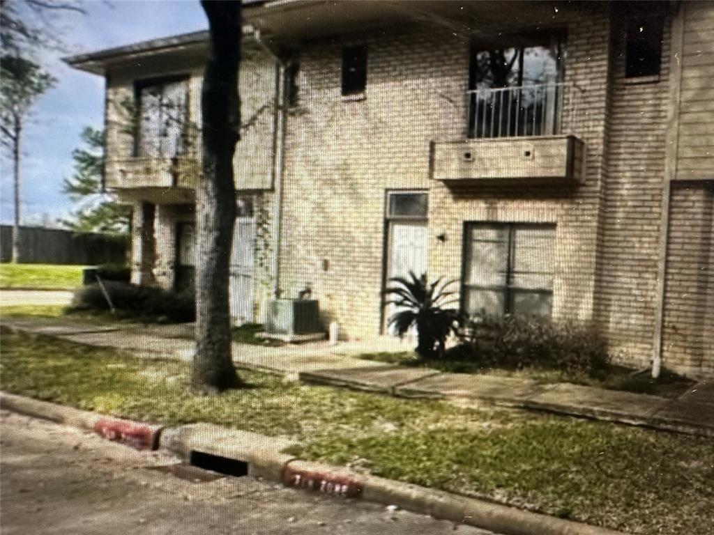 Primary Photo - 13620 Rosewood St