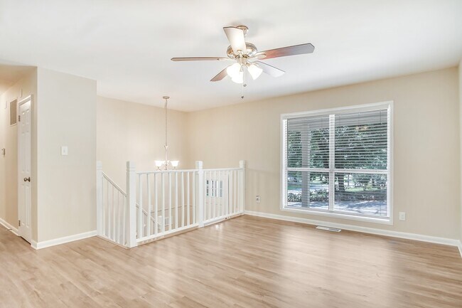 Foto del edificio - 2876 Battle Forest Drive