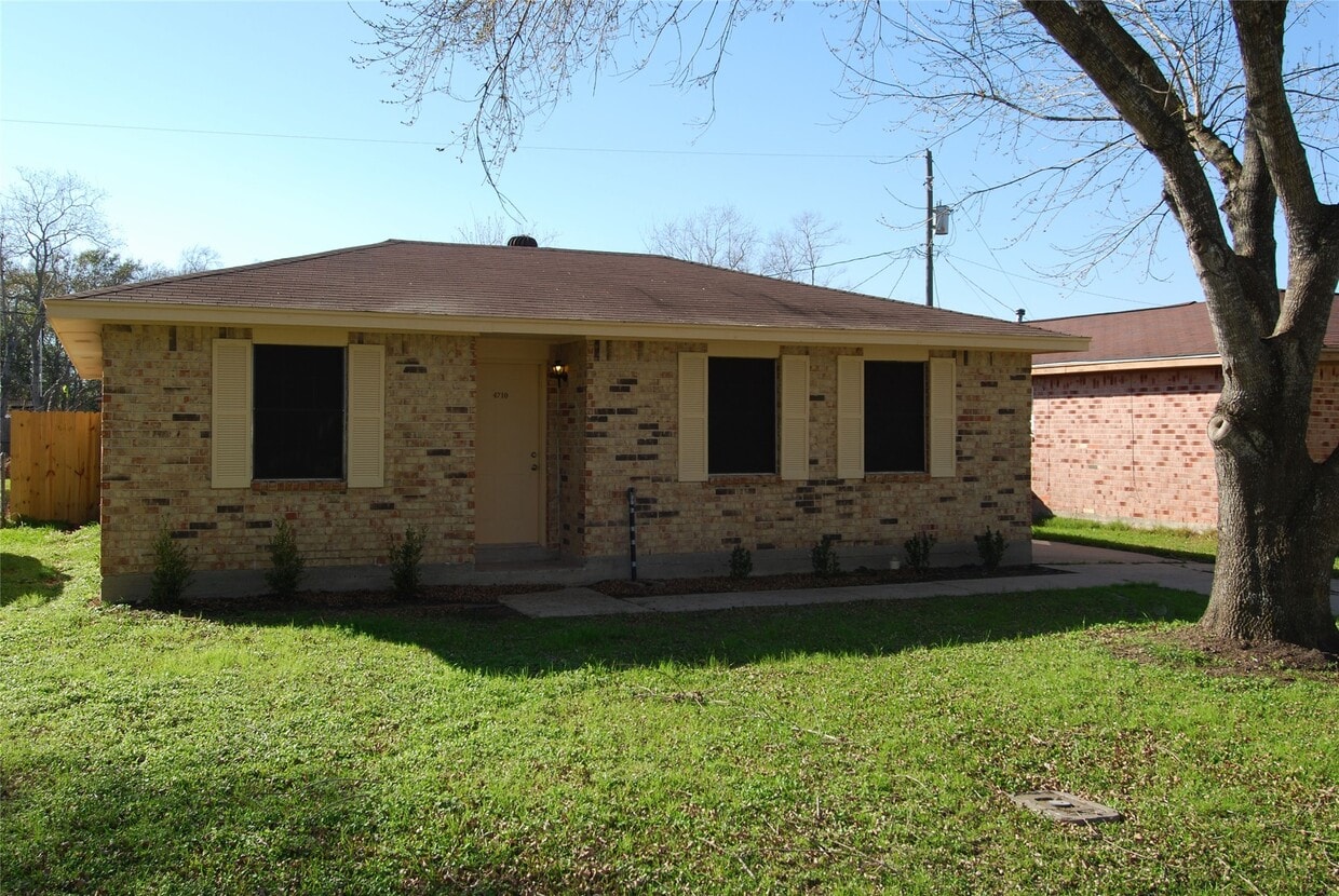 Primary Photo - 4710 Pine St