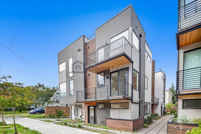 Building Photo - 14335 Stone Ave N