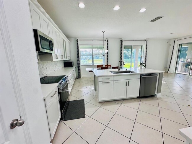 Building Photo - 10726 Cabbage Tree Loop
