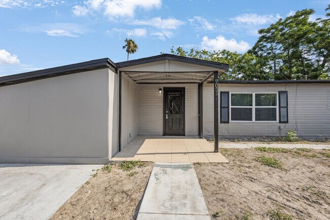 Foto del edificio - $1600 House on Corner Lot Ready by June 1,...