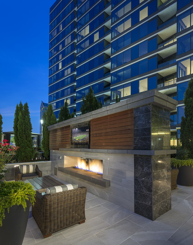 Chimenea al aire libre - Hanover Buckhead Village